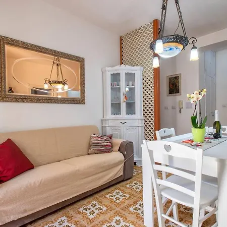 100 Metri Dal Mare 公寓 *