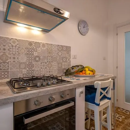 100 Metri Dal Mare *