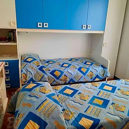 100 Metri Dal Mare *