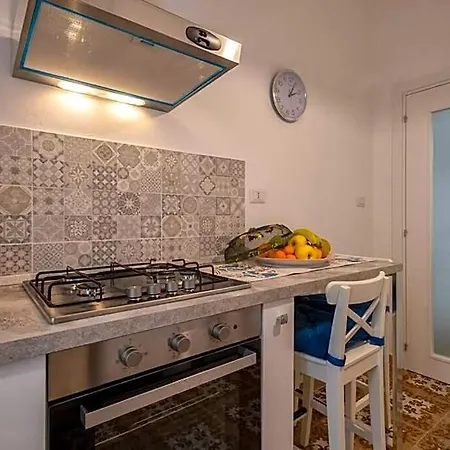 100 Metri Dal Mare *